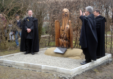 Pelikán-szobor a Duna-delta áldozatainak